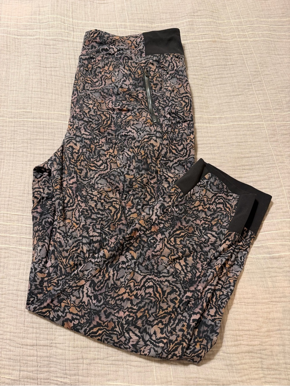 Athleta Trekkie North Jogger Pants Kinetic Abstract Print Women's 29"
